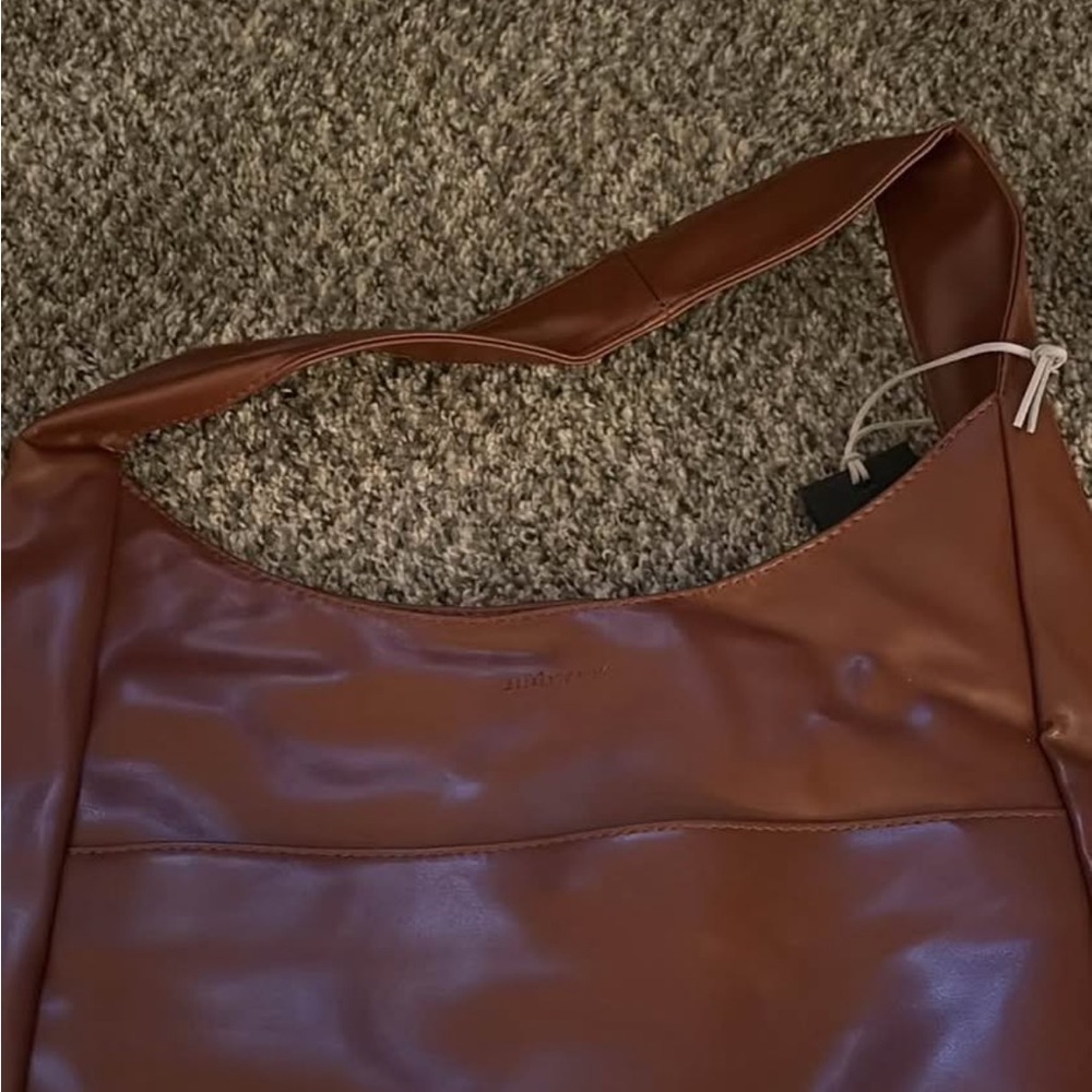 Elegant Brown Leather Shoulder Bag - Picture 2 of 4